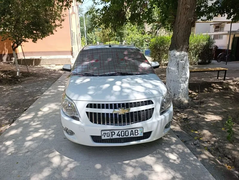 Автомобиль кобальт 1