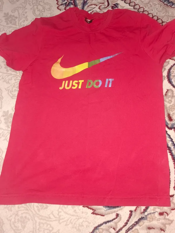 Qizlar futbolkasi
