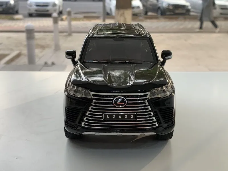 Modelka Lexus LX 600 1:24 1