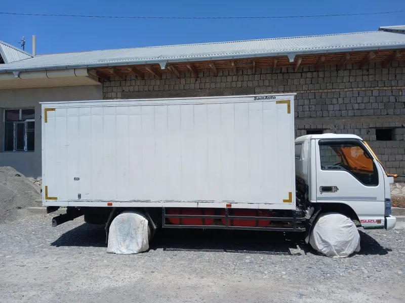 Isuzu sotiladi 5 ton 3 Isuzu sotiladi 5 ton 3