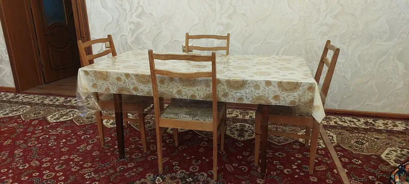 Продаётся стол и стулья