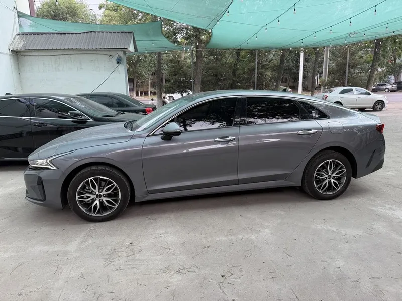 Kia K5 2024 Premium Presti 4 pozitsa mokri asfalt 5 Kia K5 2024 Premium Presti 4 pozitsa mokri asfalt 5
