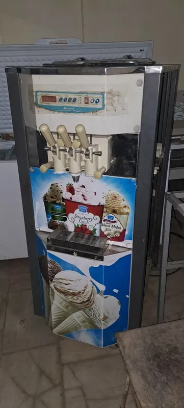 Frezer Muzqaymoq aparat srochno sotiladi