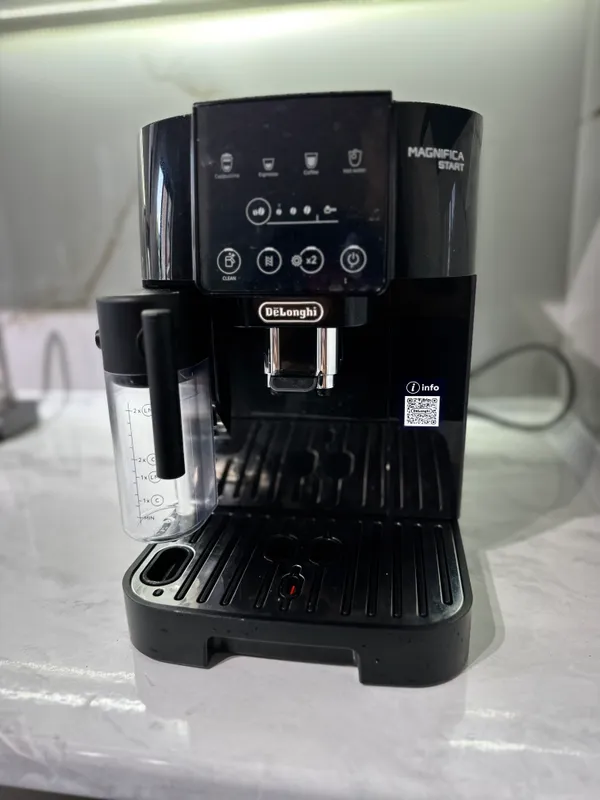 Кофе машинка DeLonghi автоматическая — фото 1