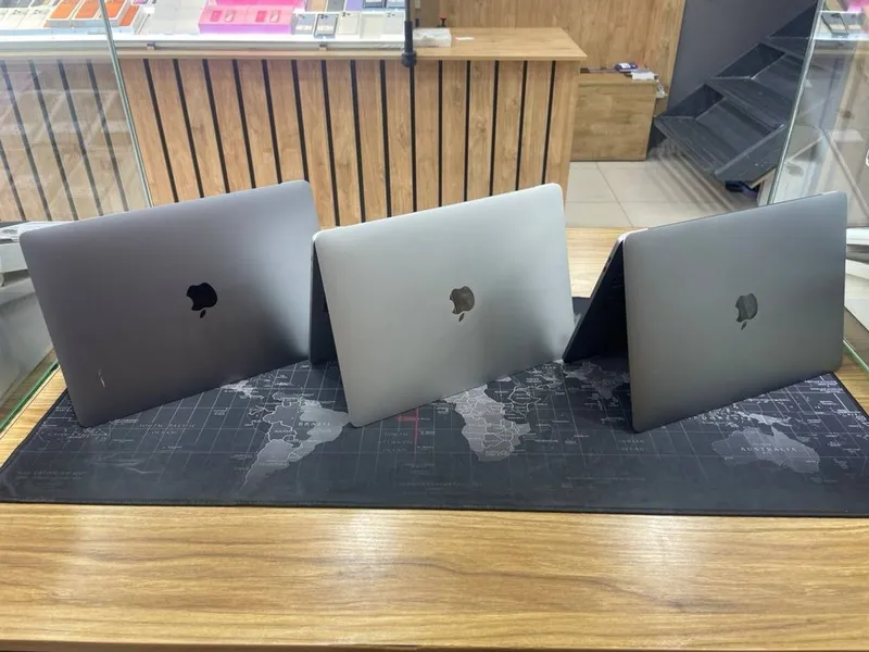 Macbook pro, 16gb-1TB-2016, 8gb-512gb-2017, 8gb-1TB-2018, + zaryadka — фото 1