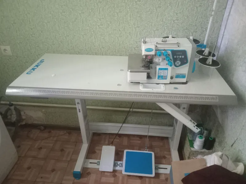 JUKU averlog tikuv mashinkasi