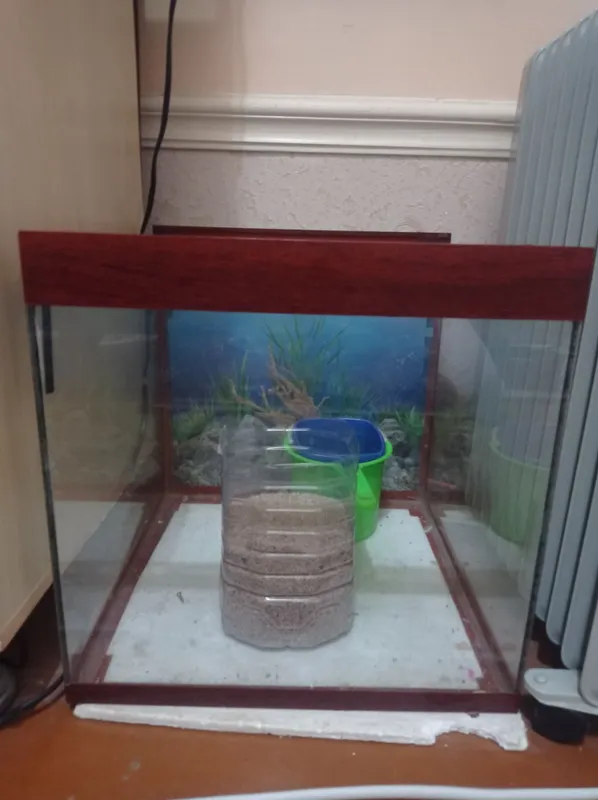 Akvarium sotiladi