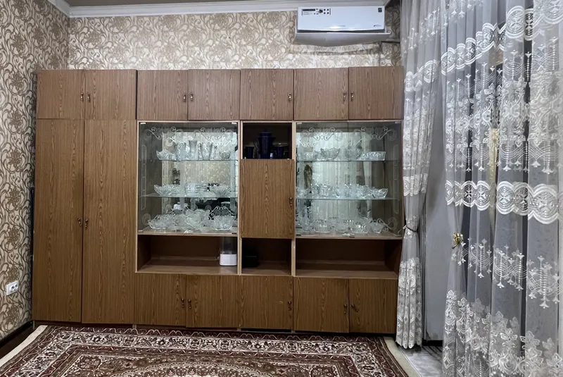 Стенка.Холати яхши сақланган..Нархи 500.000сўм.