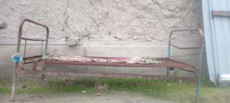 Сим кроват сотилади