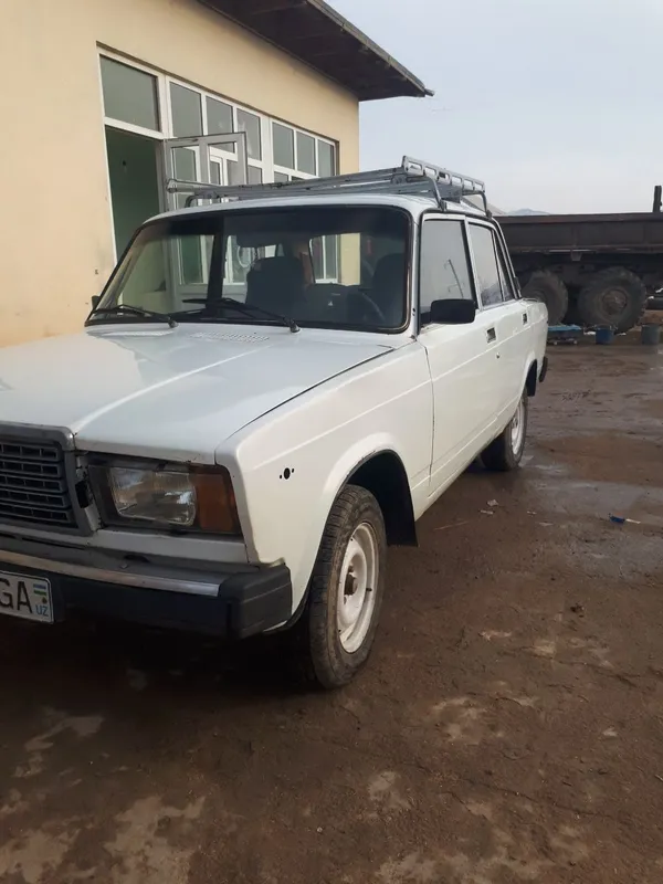 Vaz 2107 sotiladi