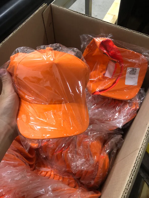 Turli xil rangdagi kepkalarga buyurtma berin