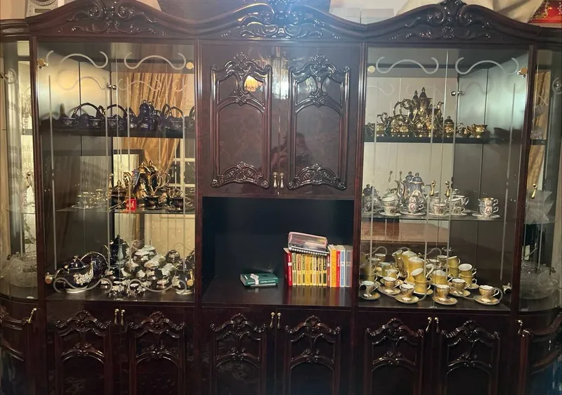 Турецкий сервант (горка) 3,10×2,10 м, классический шкаф-витрина Турецкий сервант (горка) 3,10×2,10 м, классический шкаф-витрина