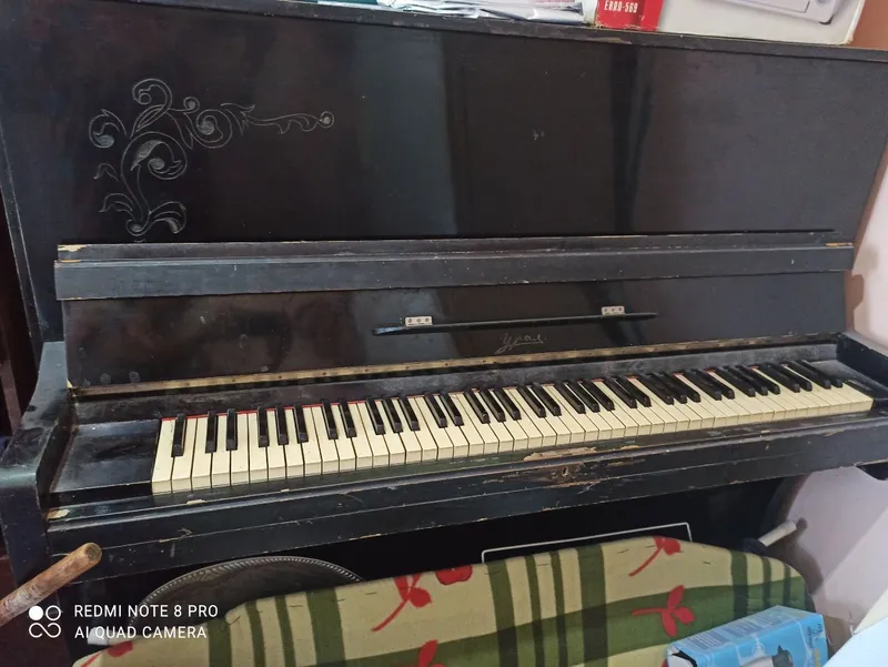 Pianina Ural SSR Rassiya Holati ishlashi Zo'r