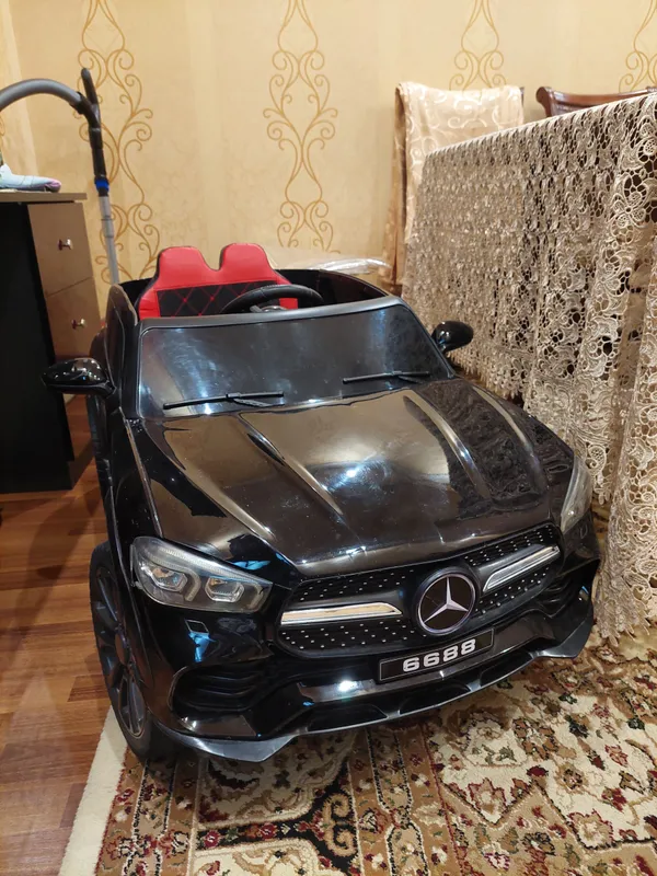 Mercedes-Benz bolalar mashinasi