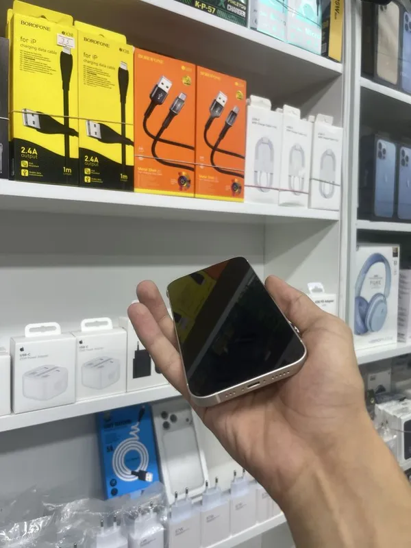 Iphone 13 Oq rangi 2 Iphone 13 Oq rangi 2