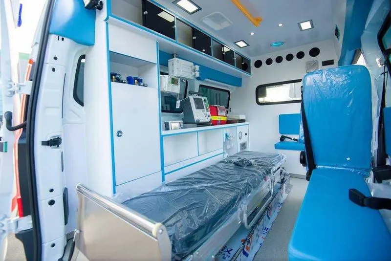 Ford Ambulance , новая, 2 л мотор бензиновый, цена без растаможки — фото 1