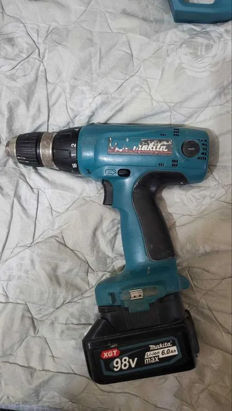 Аккумуляторная дрель-шуруповерт Makita 6337D Оригинальный