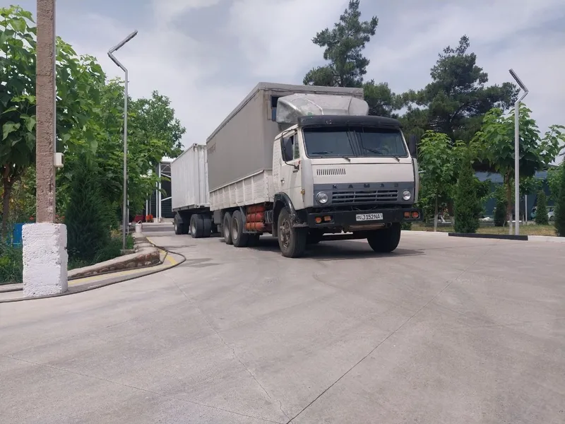 Kamaz sotiladi. Xolati zor. Mator karopka reduktor remont qilingan 2