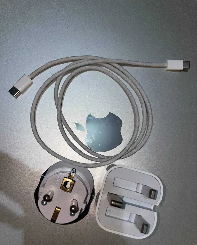 Оригинальное зарядное устройство для iPhone (комплект для 16 Pro Max). Использовалось 27 дней 1 Оригинальное зарядное устройство для iPhone (комплект для 16 Pro Max). Использовалось 27 дней 1