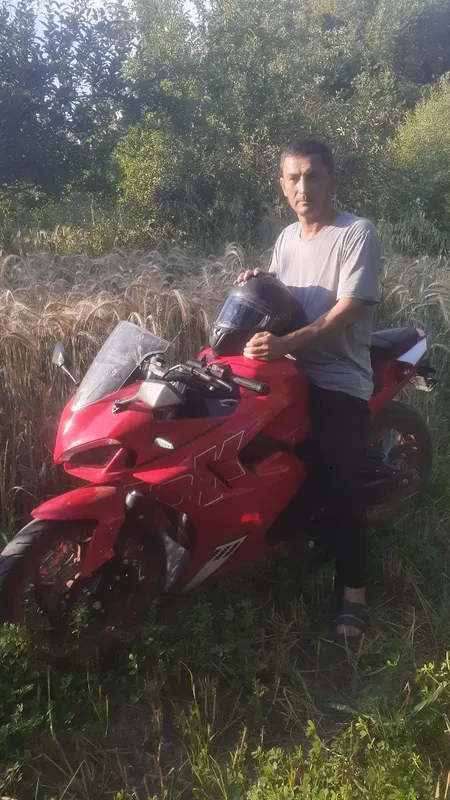 moto sotiladi narxi 20000 ming dolr