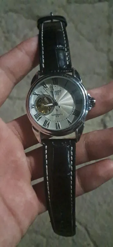 Tissot mexanic soati sotiladi