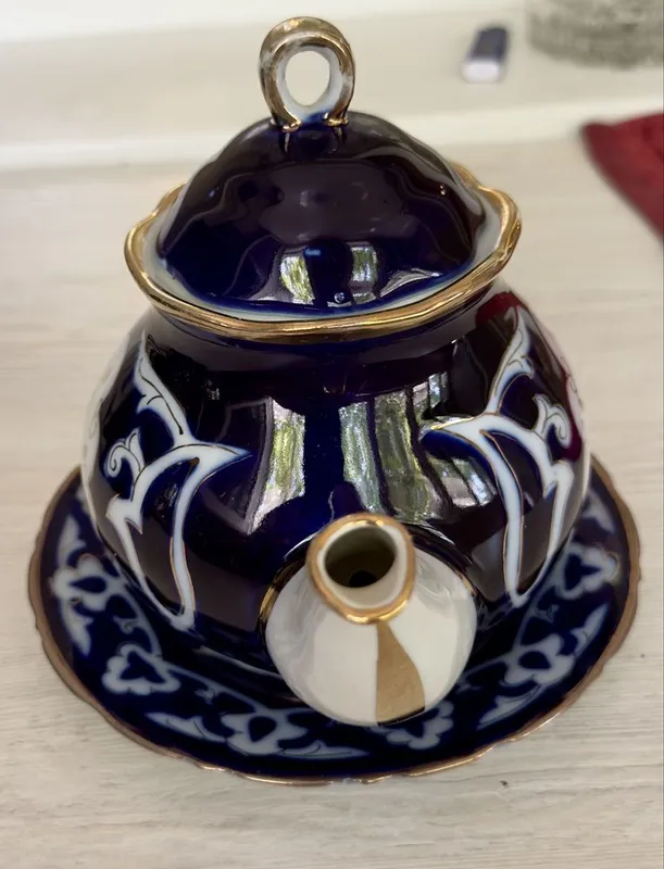 фарфоровый чайник с блюдцем, 3 фарфоровый чайник с блюдцем, 3