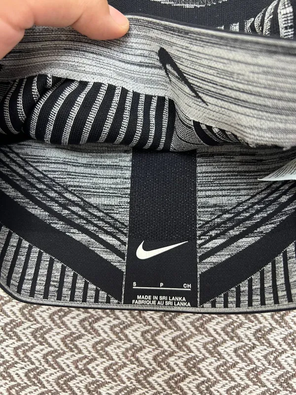 Nike top 4 Nike top 4