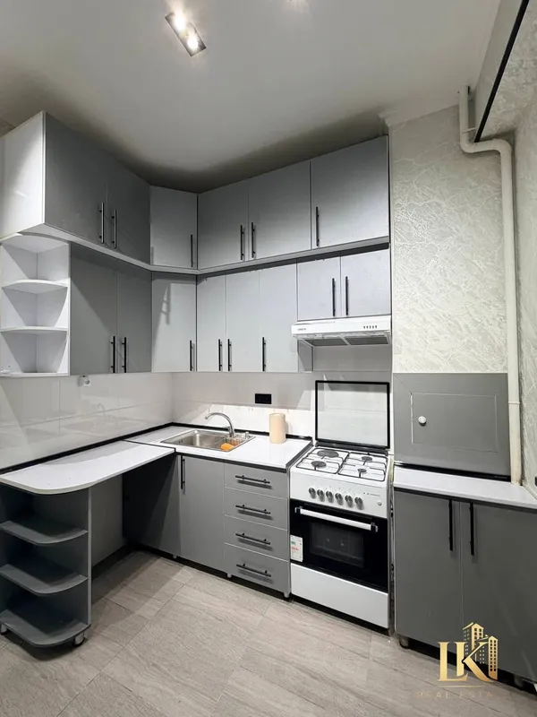 3 xonali kvartira sotiladi, 70 m², 2/8, Yashnobod tumani 4