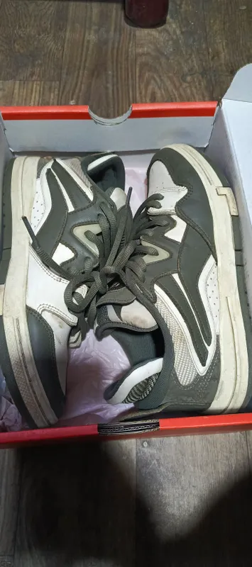 Кросовки Li-ning в целом состоянии