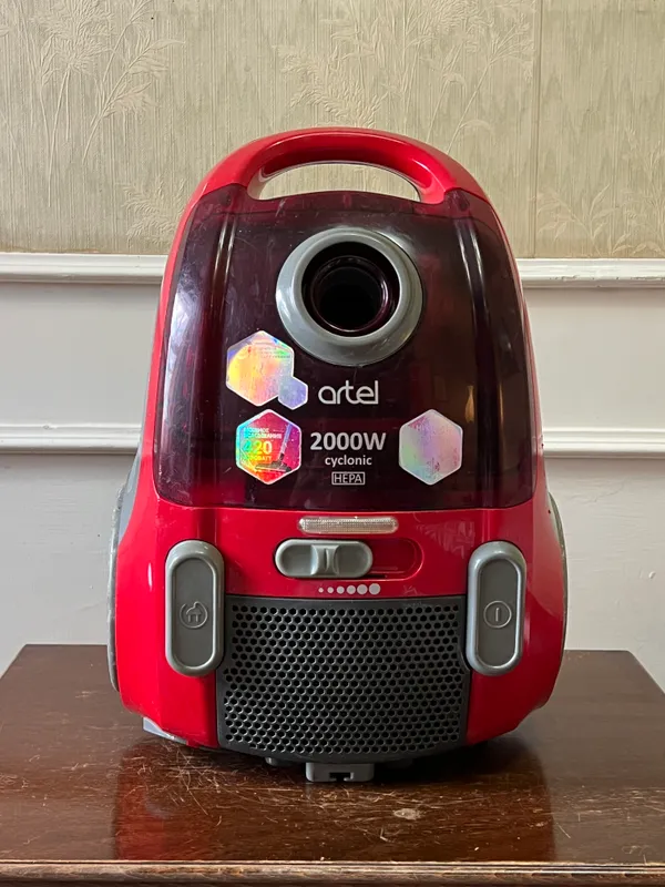 Пылесос Artel VCC012RED 2 Пылесос Artel VCC012RED 2
