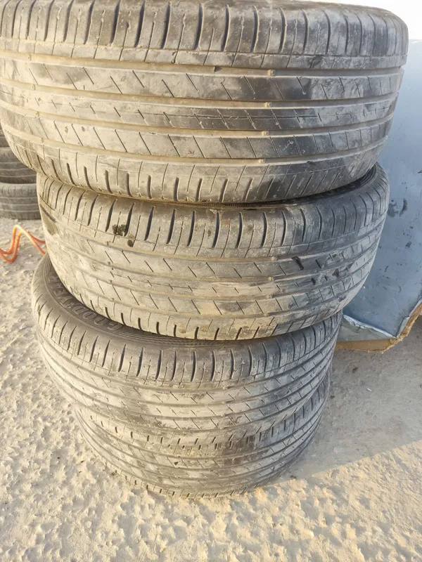 Шина 215/55R17 продам