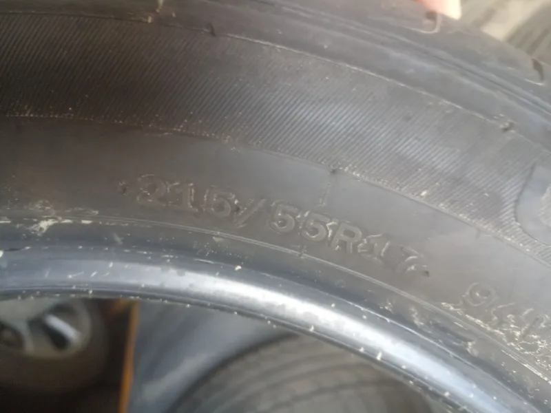 Шина размером 215/55 R17 2 Шина размером 215/55 R17 2