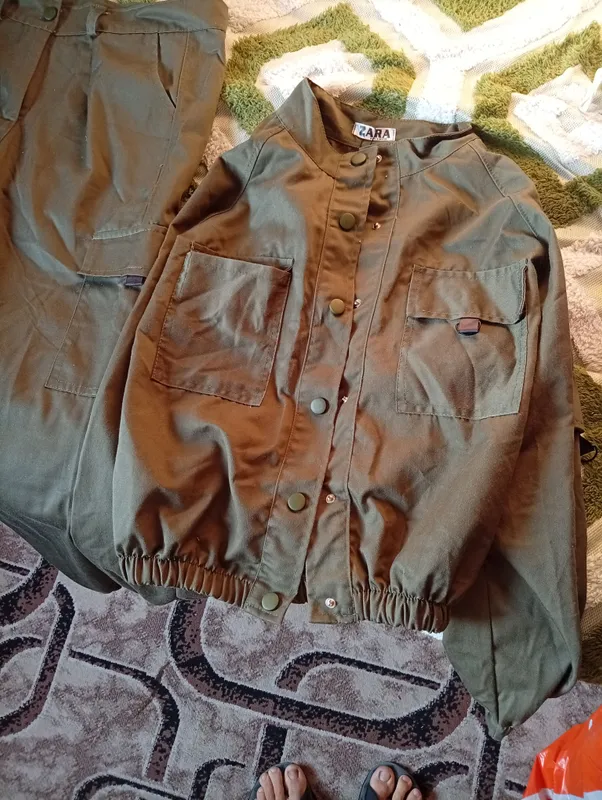 Zara firmasidan ikki qismli kostyum 1 Zara firmasidan ikki qismli kostyum 1