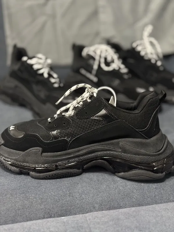 Бренд Красовки Balenciaga triple s — фото 1