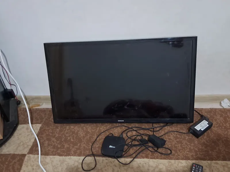 SAMSUNG Smart TV (HD) 2 SAMSUNG Smart TV (HD) 2