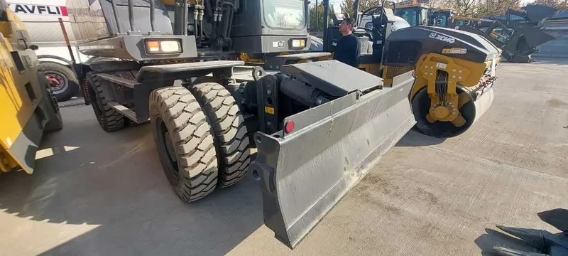 XCMG XE210WD — это более мощный и тяжелый колесный экскаватор 1.2 куб — фото 6 XCMG XE210WD — это более мощный и тяжелый колесный экскаватор 1.2 куб — фото 6