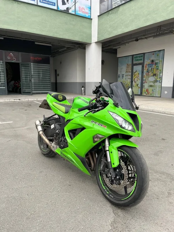 Kawasaki ZX-6R. 1