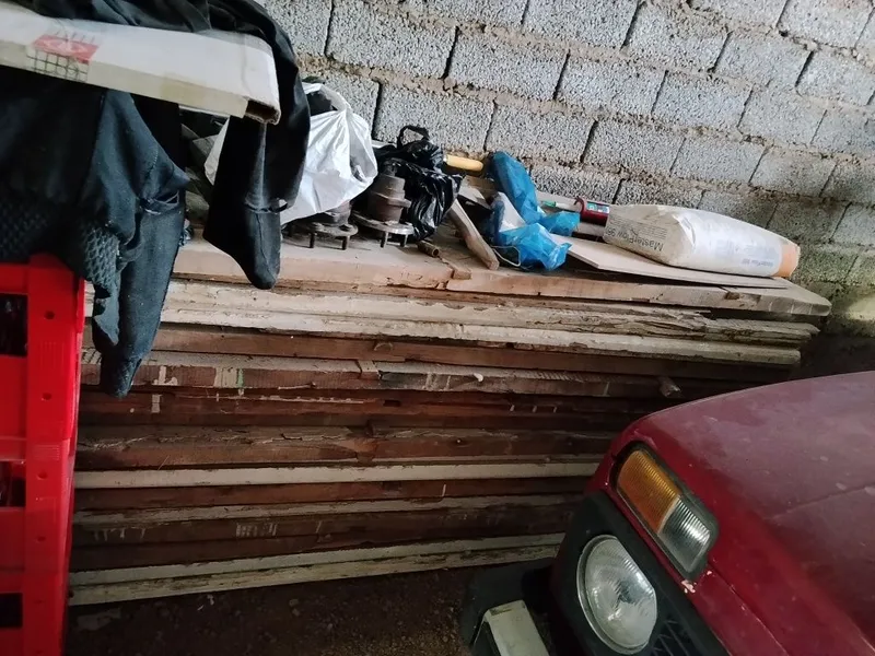 Курилиш учун тахтала сотилади + 50/60 та шиферам бор хаммасини 500$ га 2