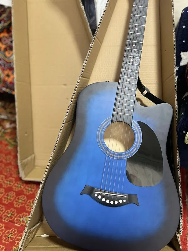 Akustik gitara. 38 dyumli.6 torli