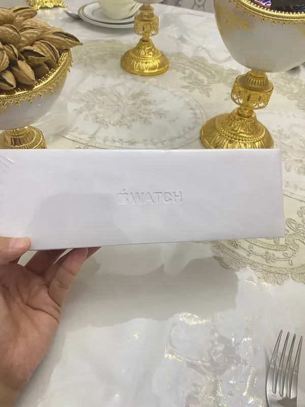 apple watch luksi birga bir kopiyasi sotiladi