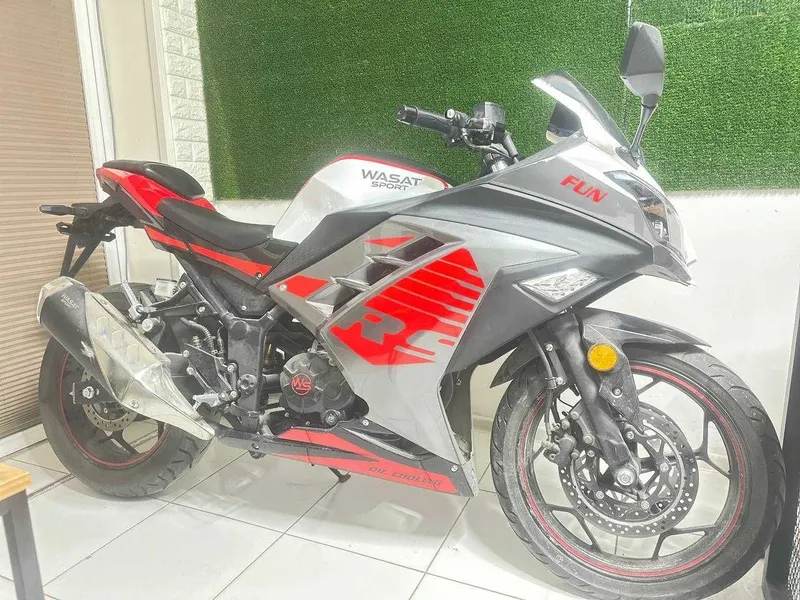 Moto sotiladi srochni kelishilgan narxda
