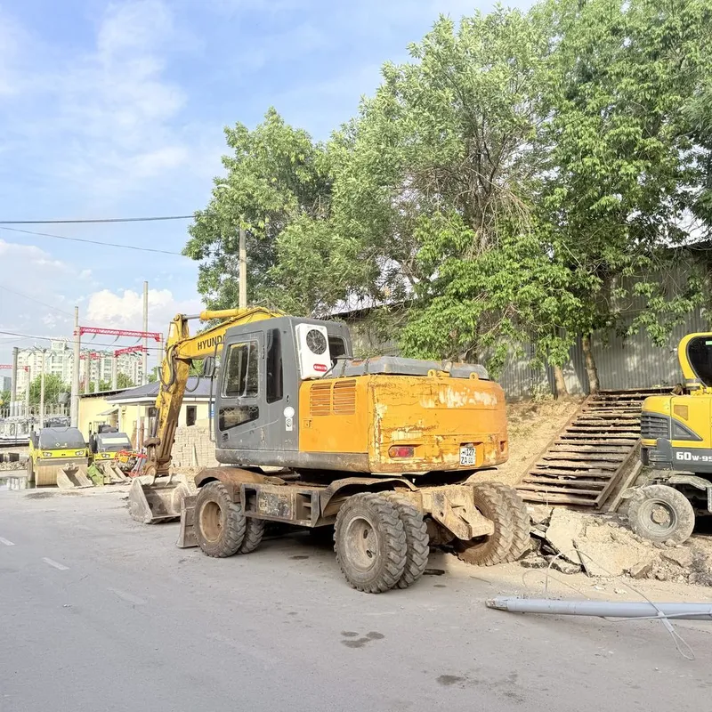 HYUNDAI 140 Ekskovator sotiladi 3