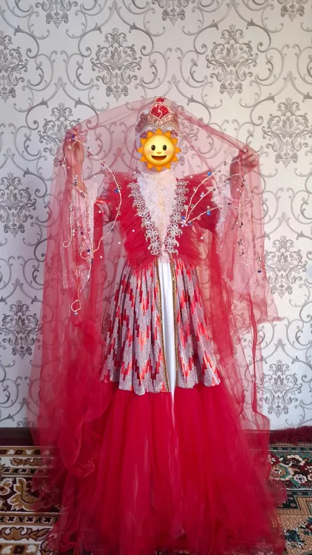 Kamplekt qizil ansambl 2 xil kiyiladi 500 ming. 2