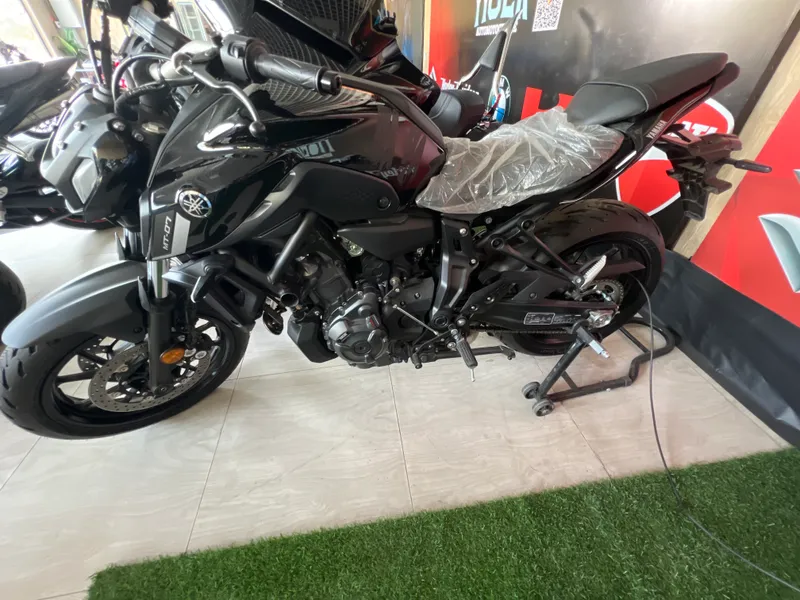 YAMAHA MT-07 3