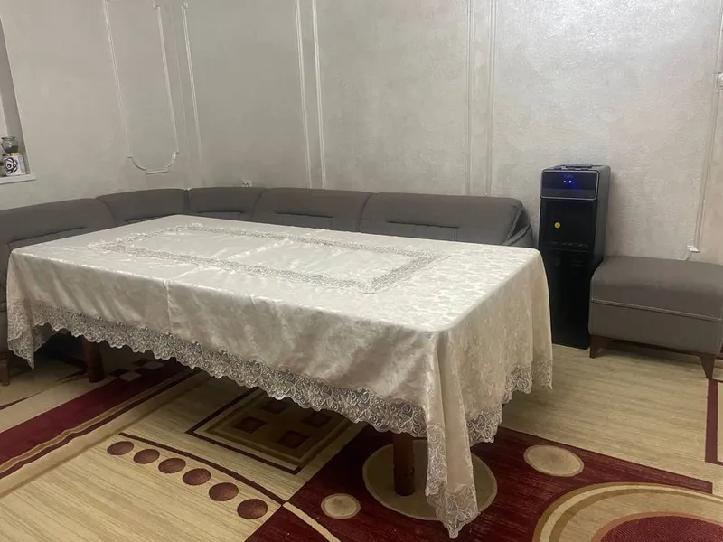 Stol sotiladi katta va baquvvat Stol sotiladi katta va baquvvat