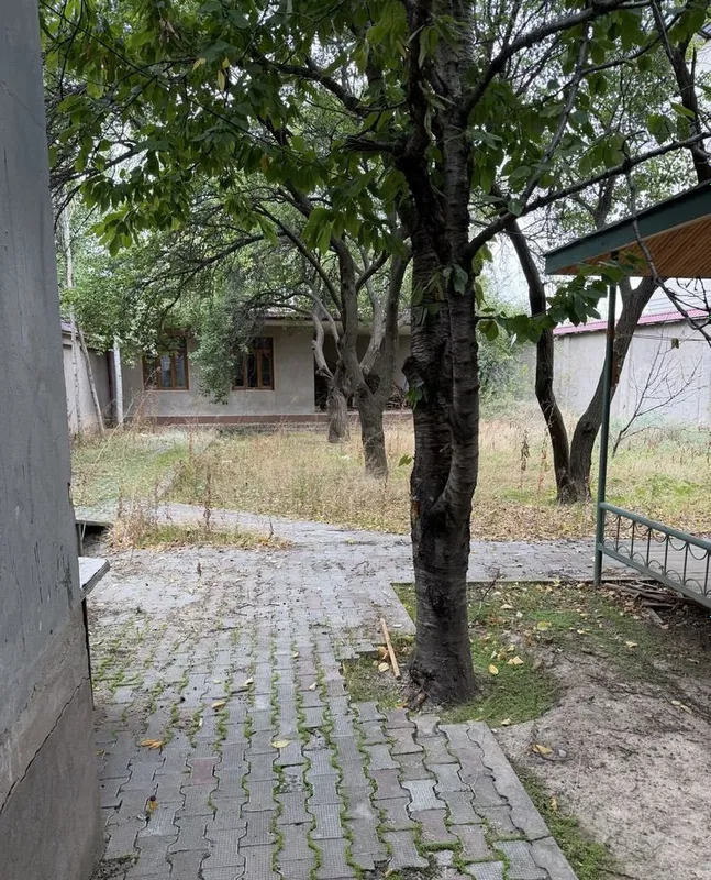 Garaj va yer uchastkasiga ega 3 xonali kvartira sotiladi 3