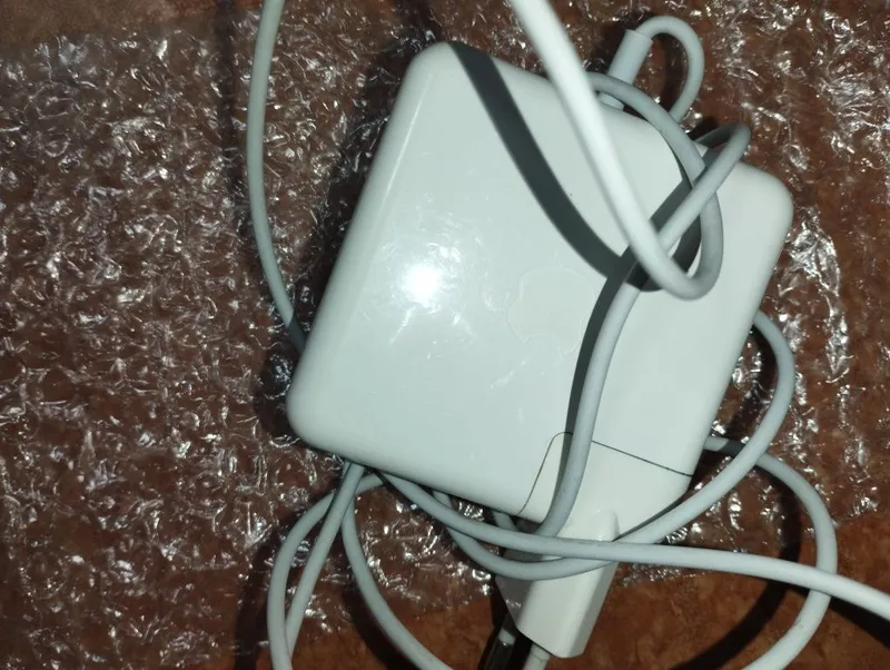 Assalom alekum Zaryadka Sotiladi Apple Makkbook Uchun