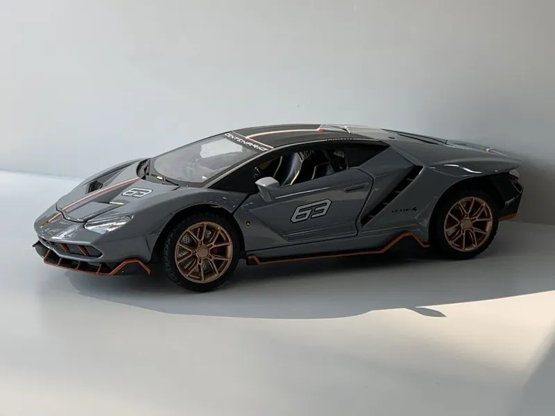 Modelka Lamborghini Centenario 1:24 3