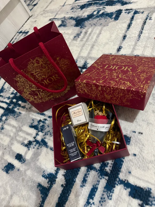 Помада и мини духи