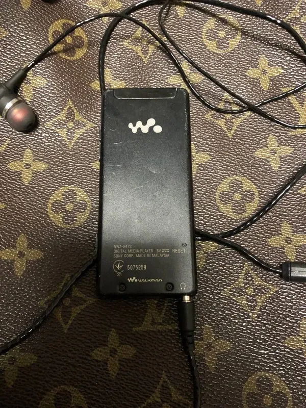 Assalom alekum Mp4 Player Sotiladi Original Sony Walkman — фото 2